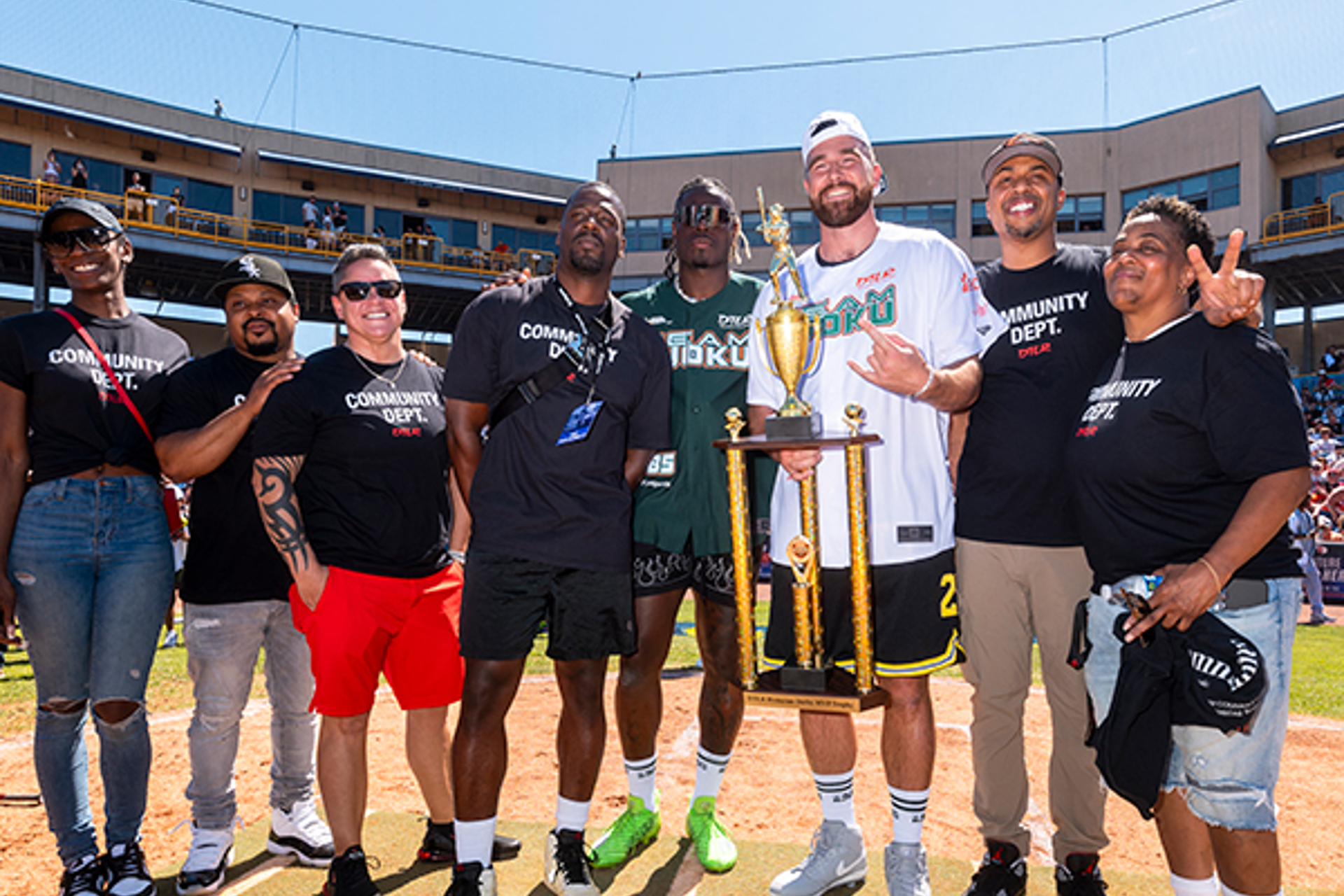 Travis Kelce Wins Home Run Derby at David Njoku's Celebrity Softball Game