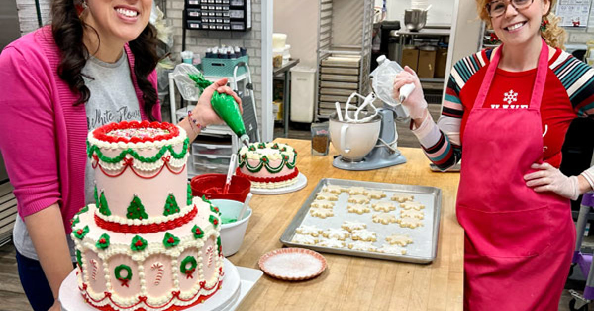 White Flower Cake Shoppe Crafts Pink Retro Christmas Cake for Mariah ...