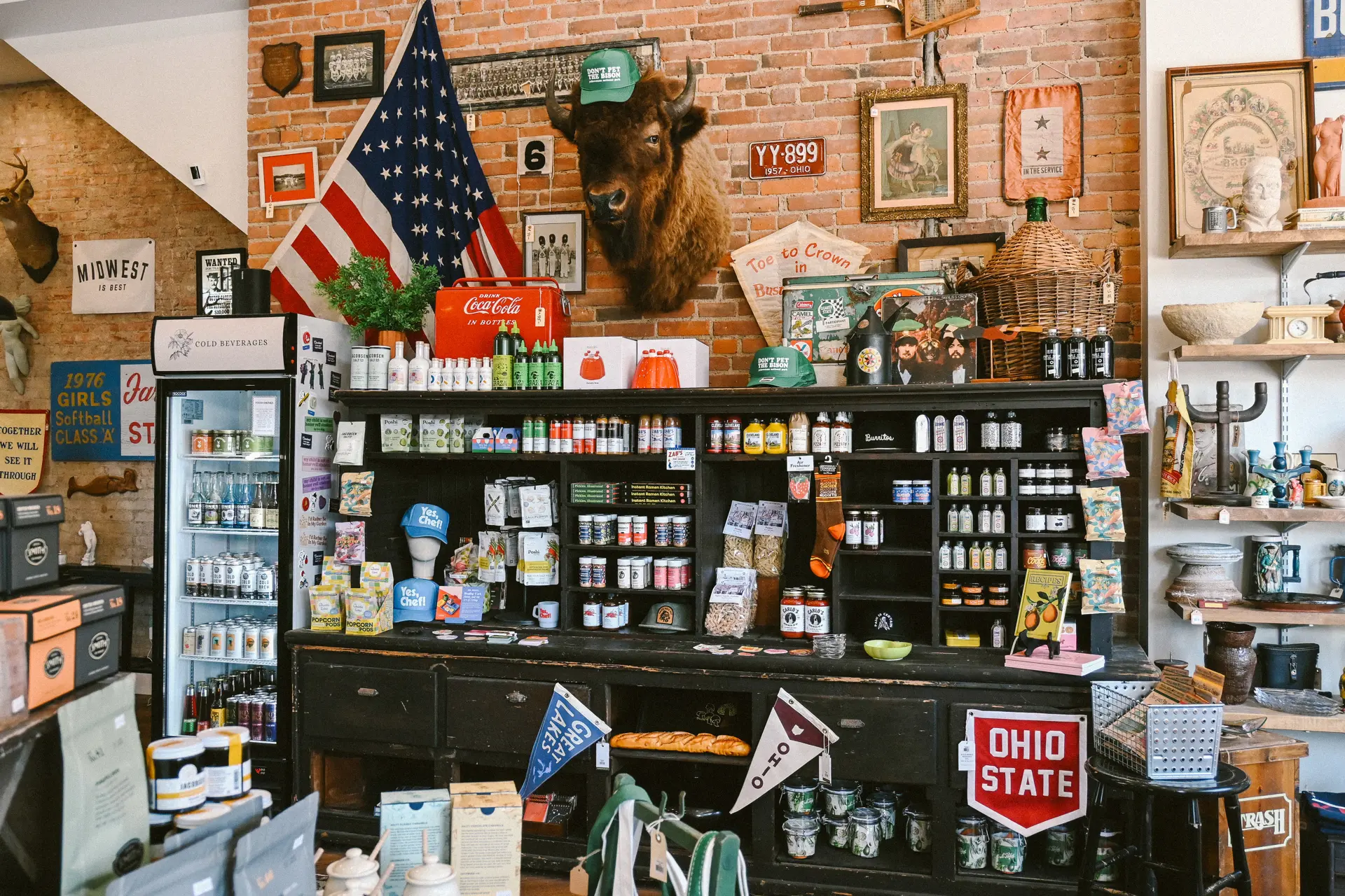 CS Folk Marries an Antique Store and a Gift Shop in a Harmonious Pairing