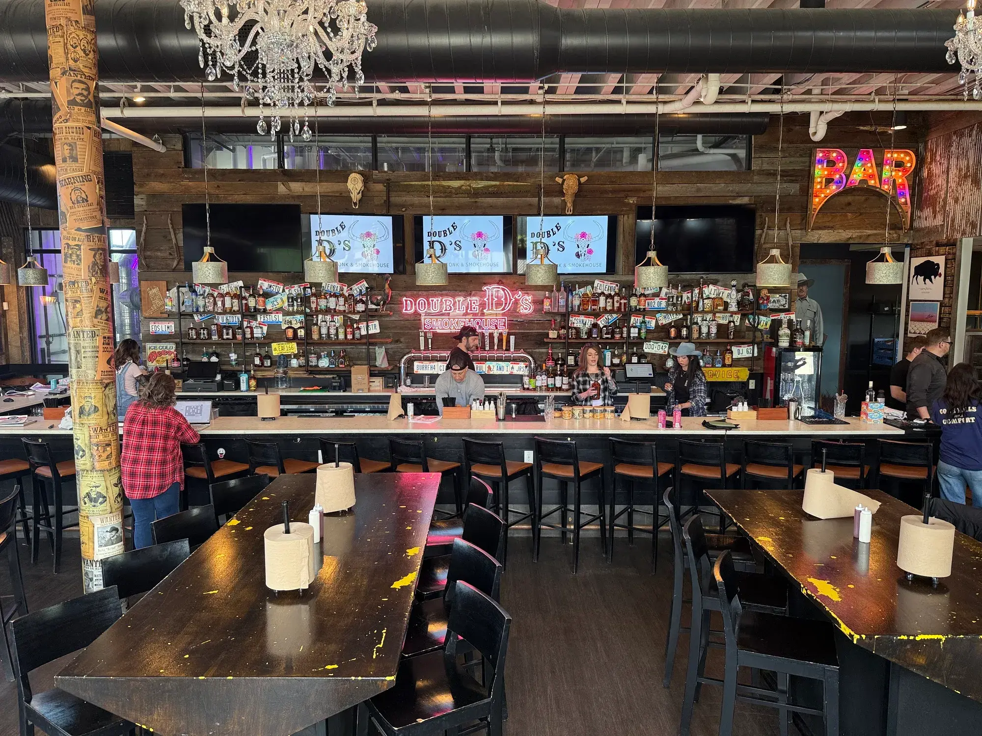 First Look: Double D’s Honky Tonk and Smokehouse Opens in Willoughby