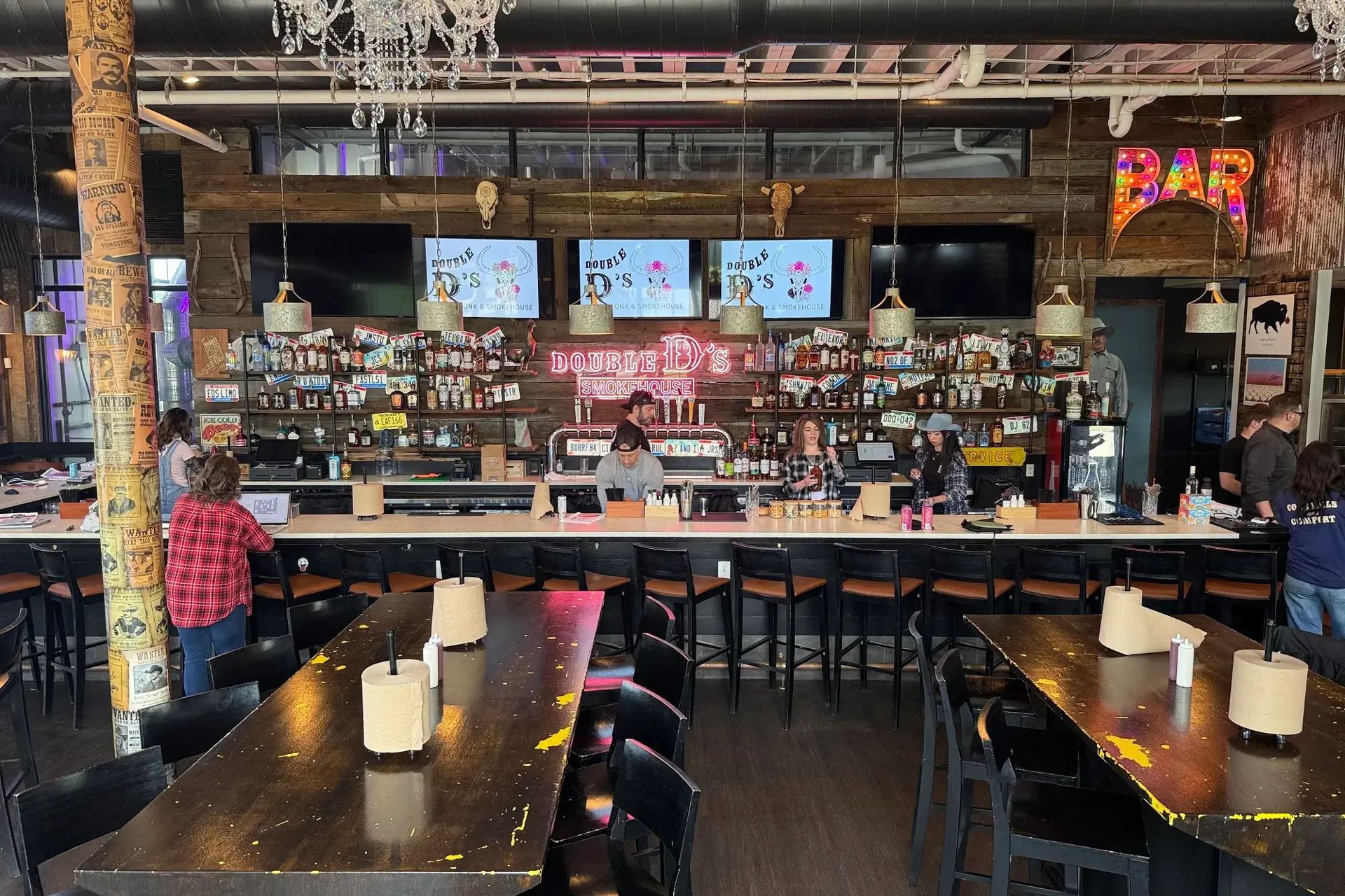 First Look: Double D’s Honky Tonk and Smokehouse Opens in Willoughby