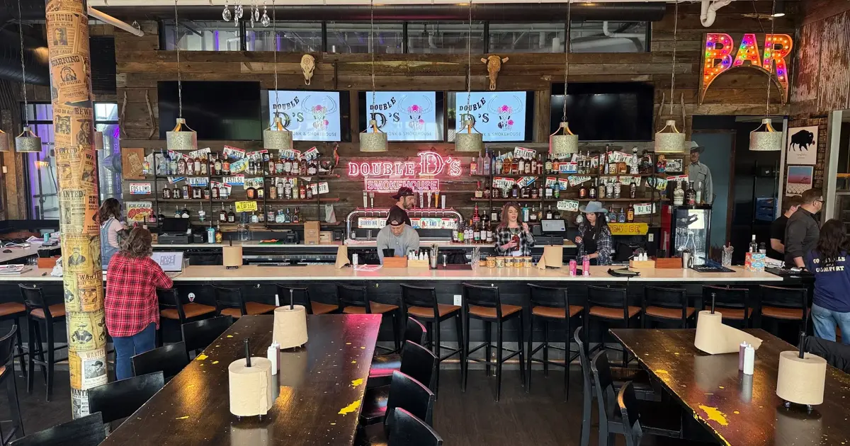 First Look: Double D’s Honky Tonk and Smokehouse Opens in Willoughby