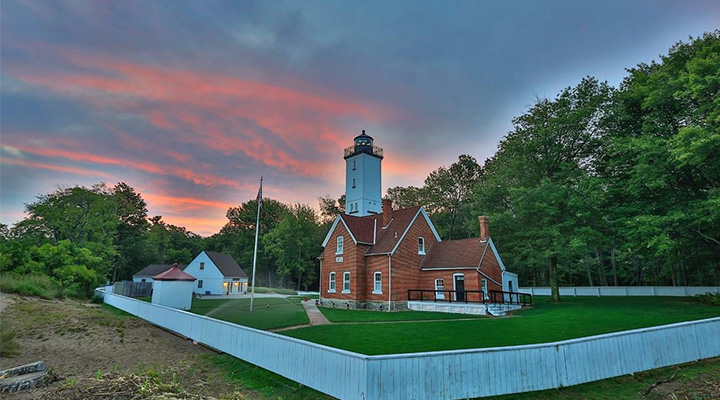 Presque Isle Lighthouse in Erie, Pennsylvania (photo by Brian Berchtold) Presque Isle Lighthouse in Erie, Pennsylvania (photo by Brian Berchtold)