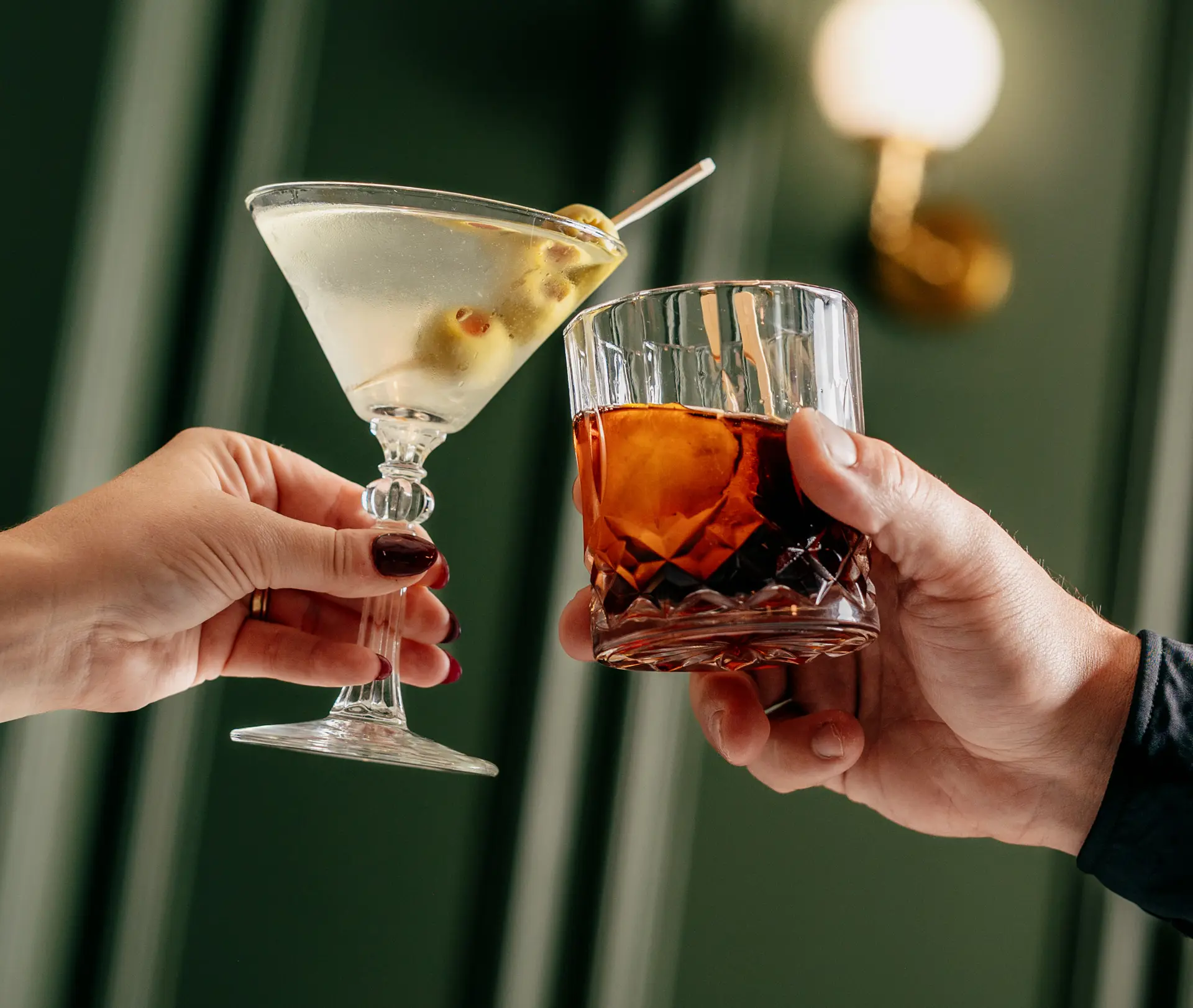 Martini and Old Fashioned in glasses in Sorella