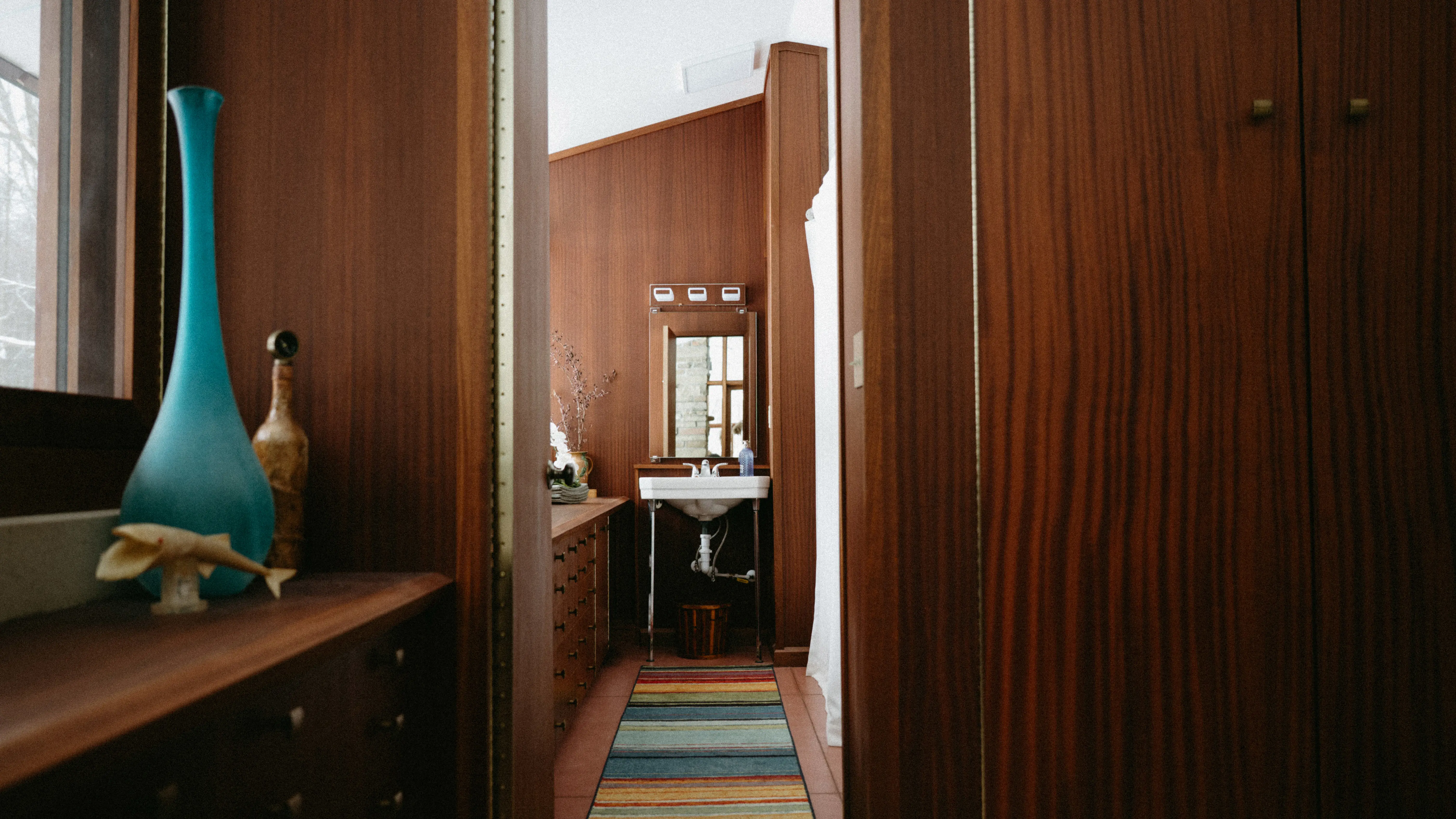 Each bathroom is small and narrow. | Photographed by Suzuran Photography