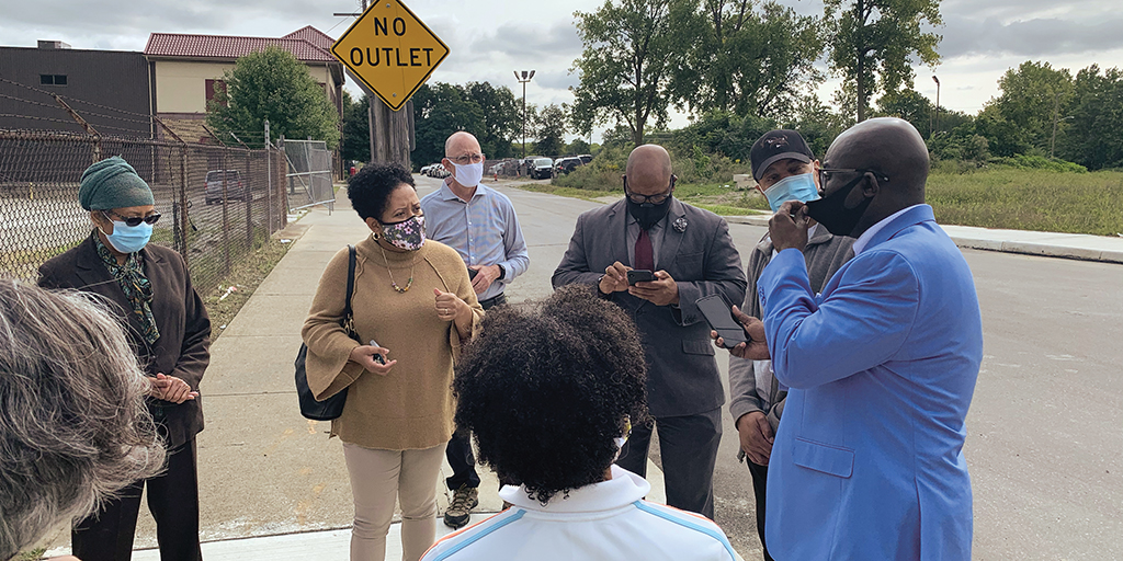 India Birdsong talking to RTA riders.