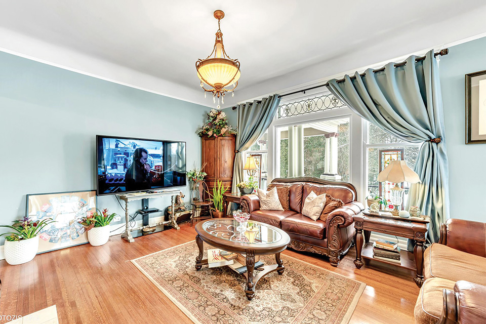 Common space at Cherry Tree Inn B&B in Woodstock, Illinois (photo courtesy of Cherry Tree Inn B&B) Common space at Cherry Tree Inn B&B in Woodstock, Illinois (photo courtesy of Cherry Tree Inn B&B)