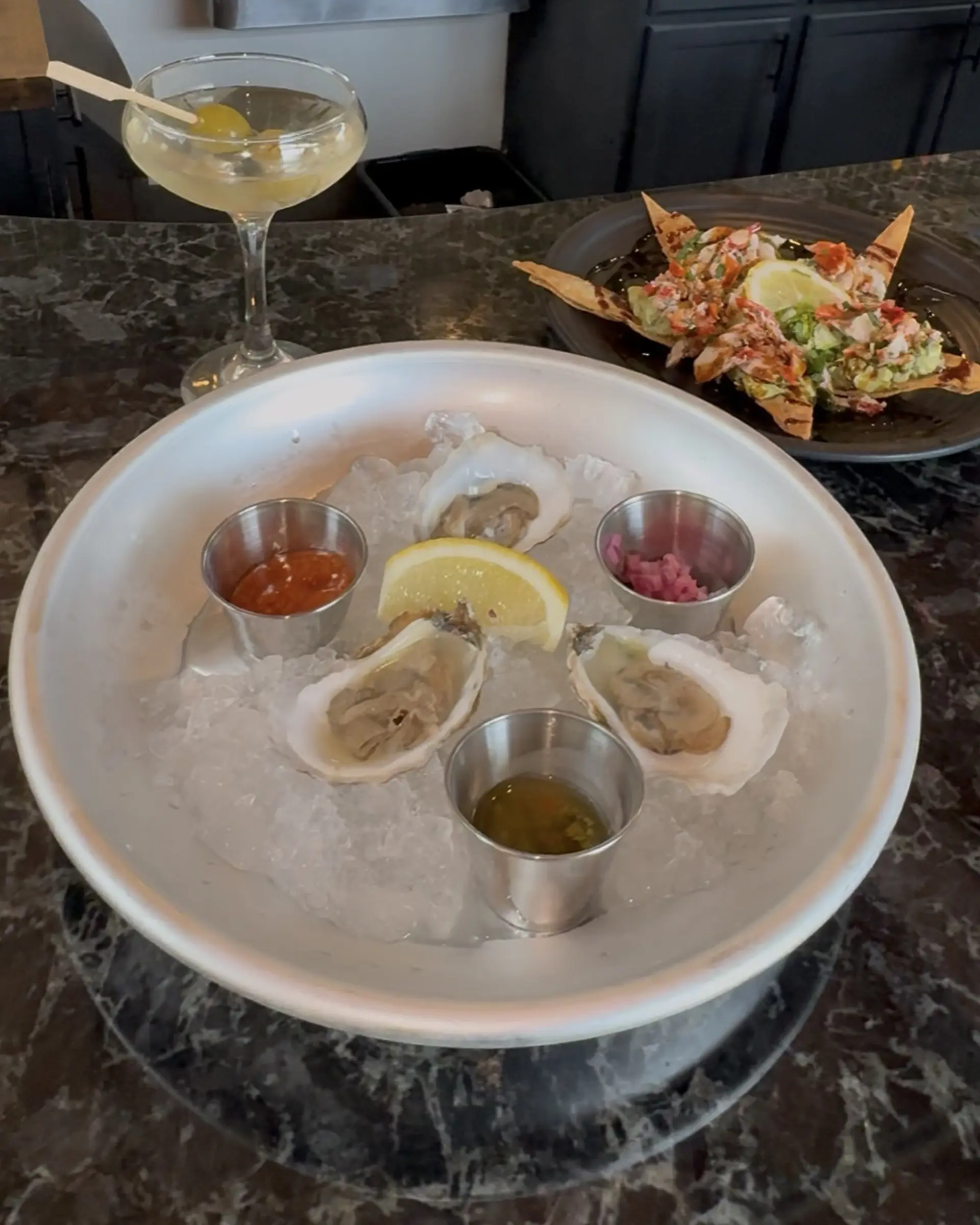 Bar Oysters Hingetown