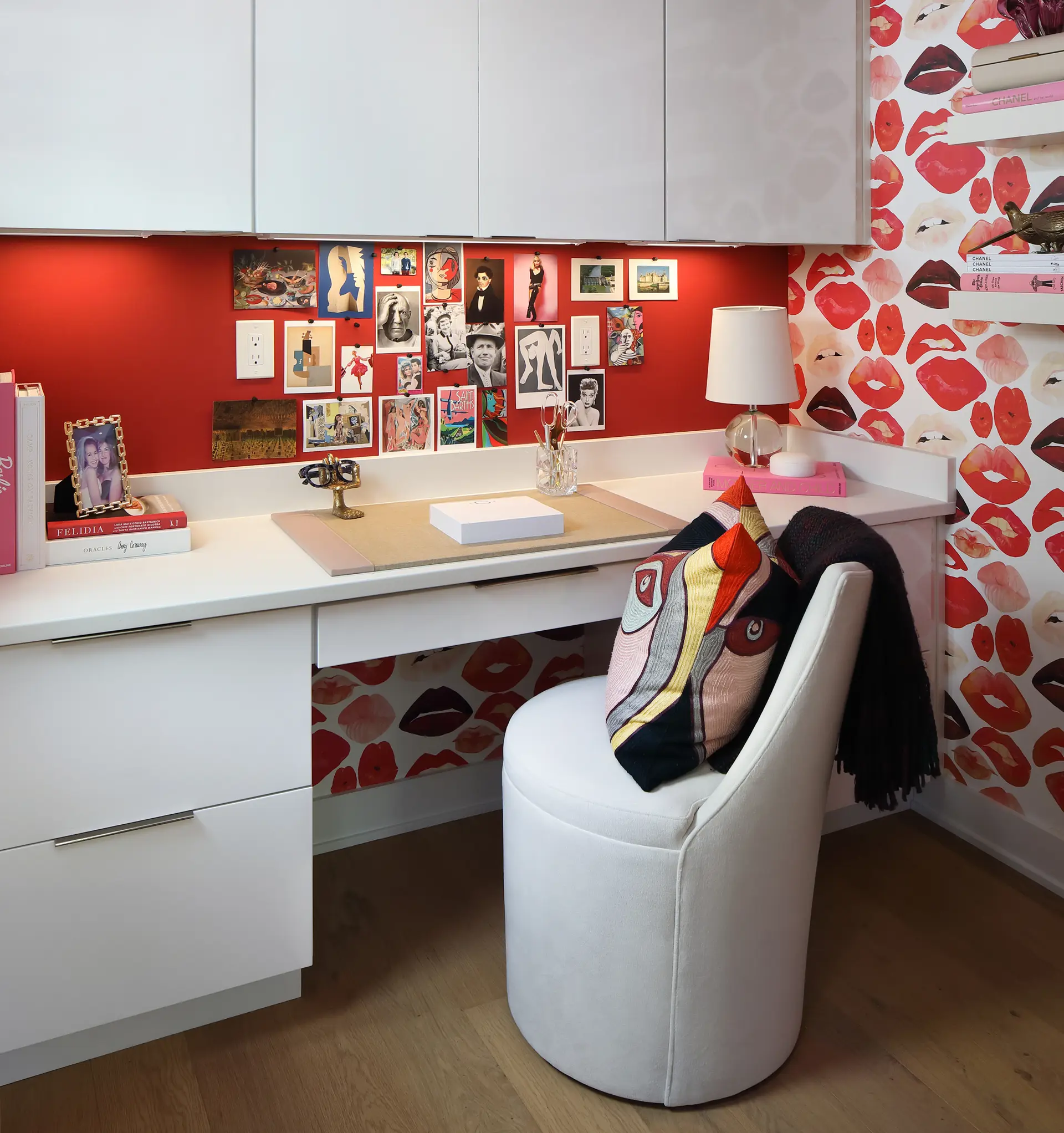 office with lipstick wallpaper