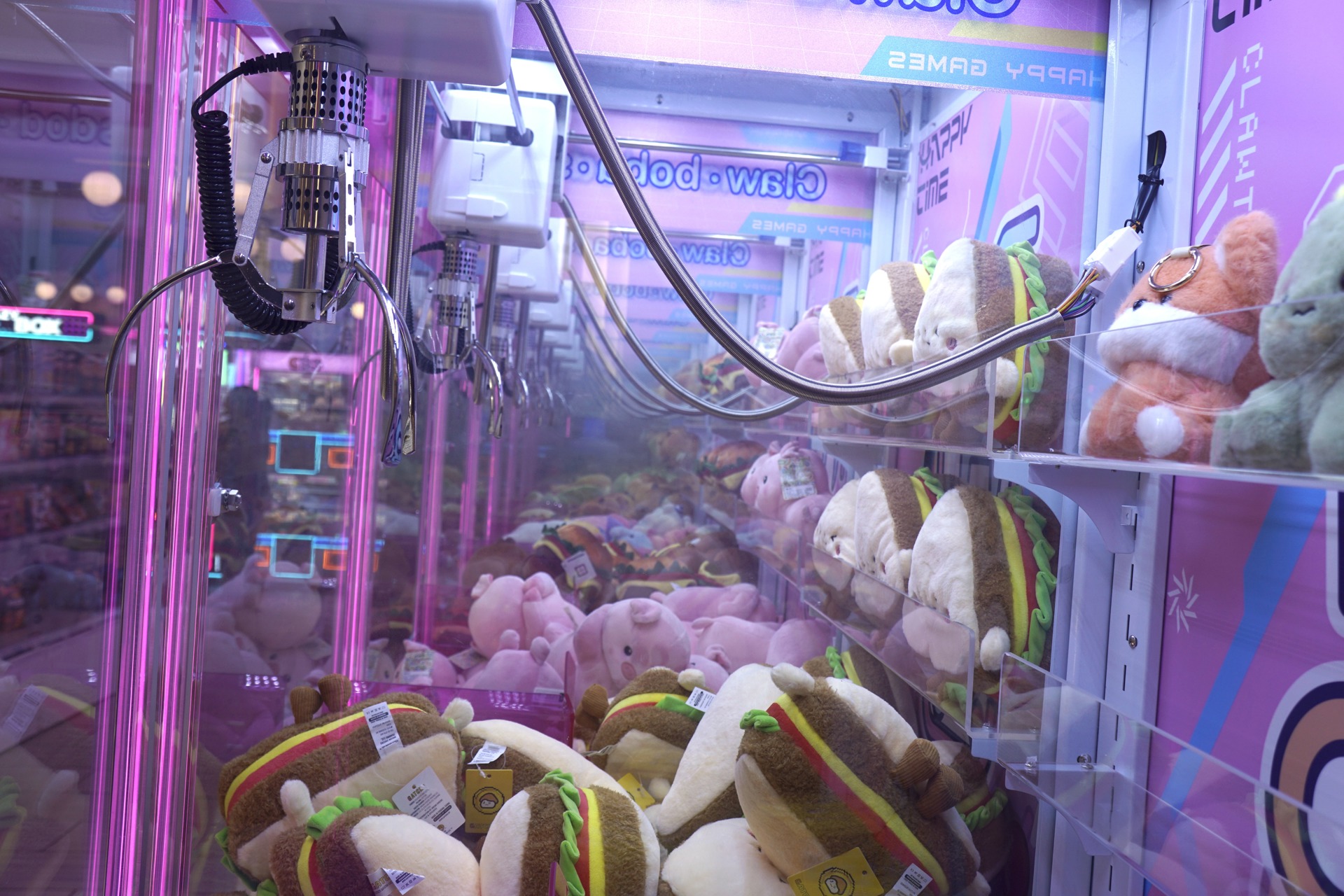 Claw Machine Craze Arrives in Cleveland’s AsiaTown Neighborhood