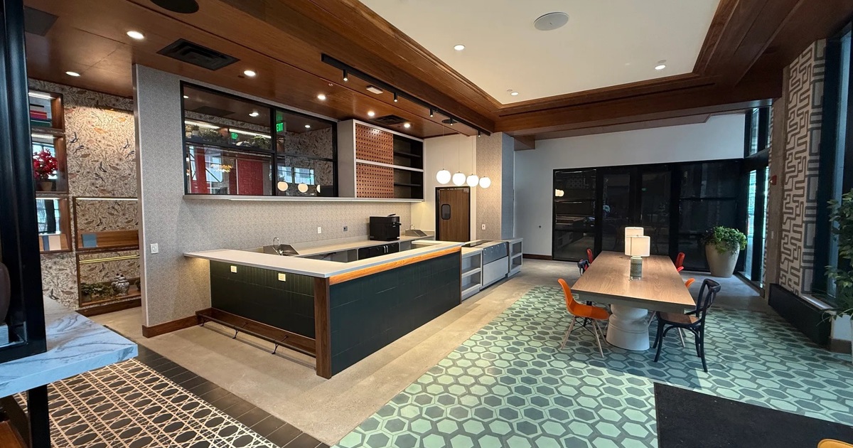 Phoenix Coffee · Skyline 776 atmosphere