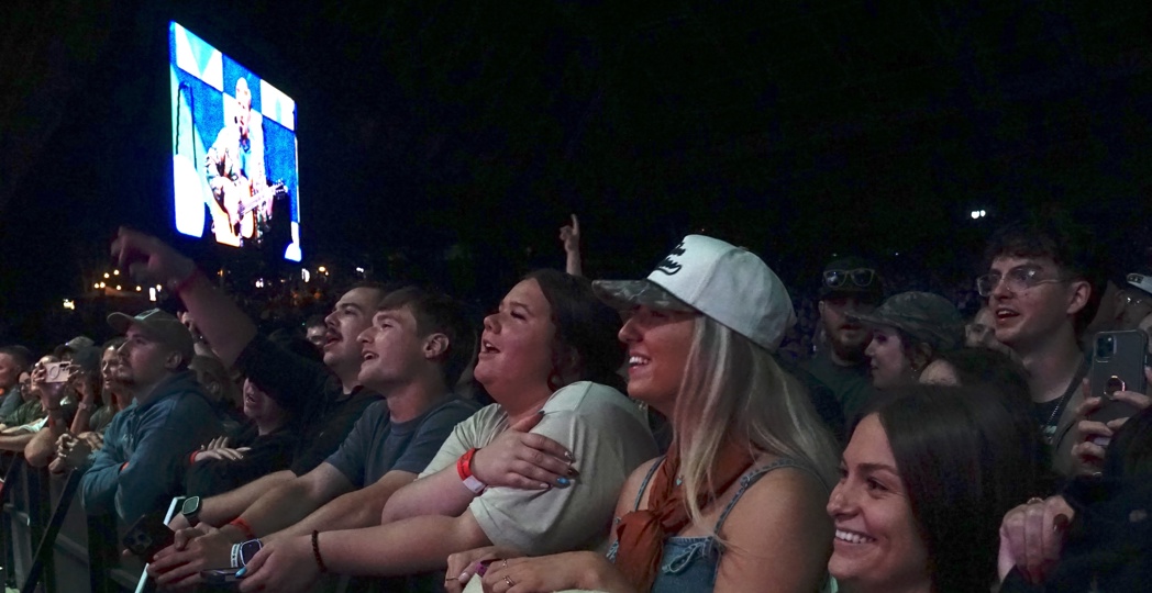 Fans of Tyler Childers at Blossom Music Center, 2025