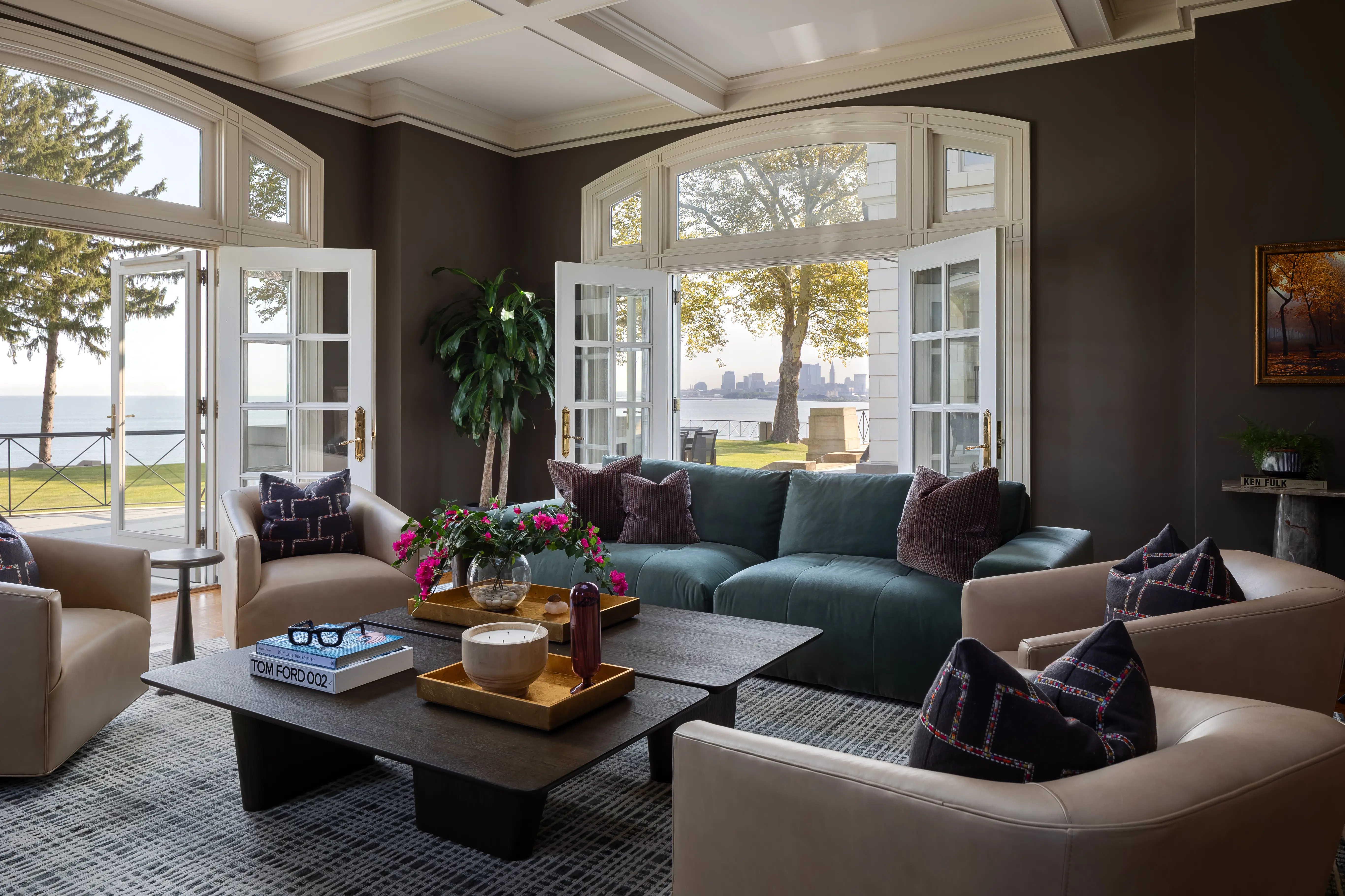 A Century Home on Cleveland’s Lake Erie Shore Blends Contemporary and Traditional Influence