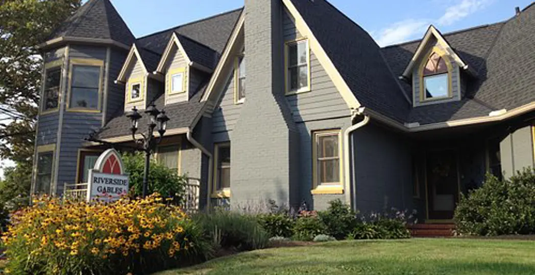  Riverside Gables Bed and Breakfast