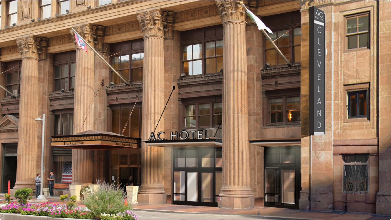 This façade, including the Corinthian columns, was a 1915-redesign of the original New England Building.