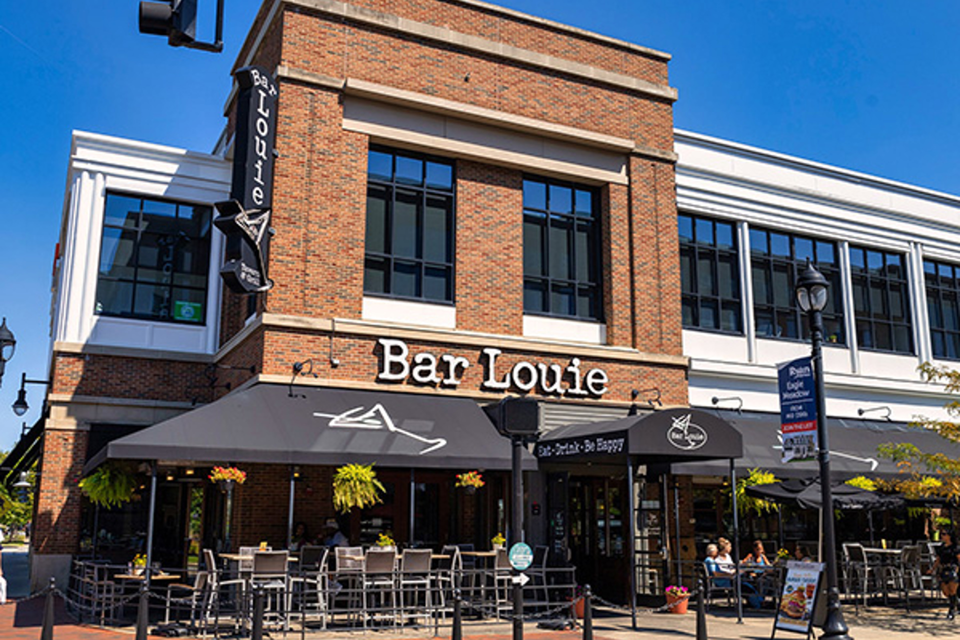 Bar Louie Suddenly Closes Legacy Village and Crocker Park Locations