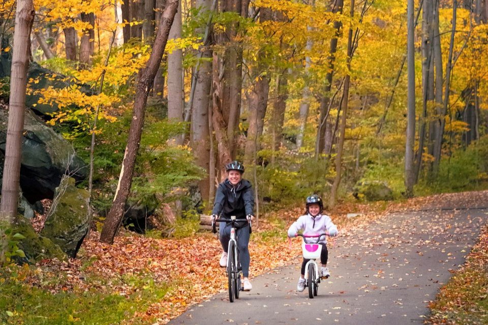 BHT 10-24-19 MEGAN THOMPSON & Charlotte-3 WebUse.jpg