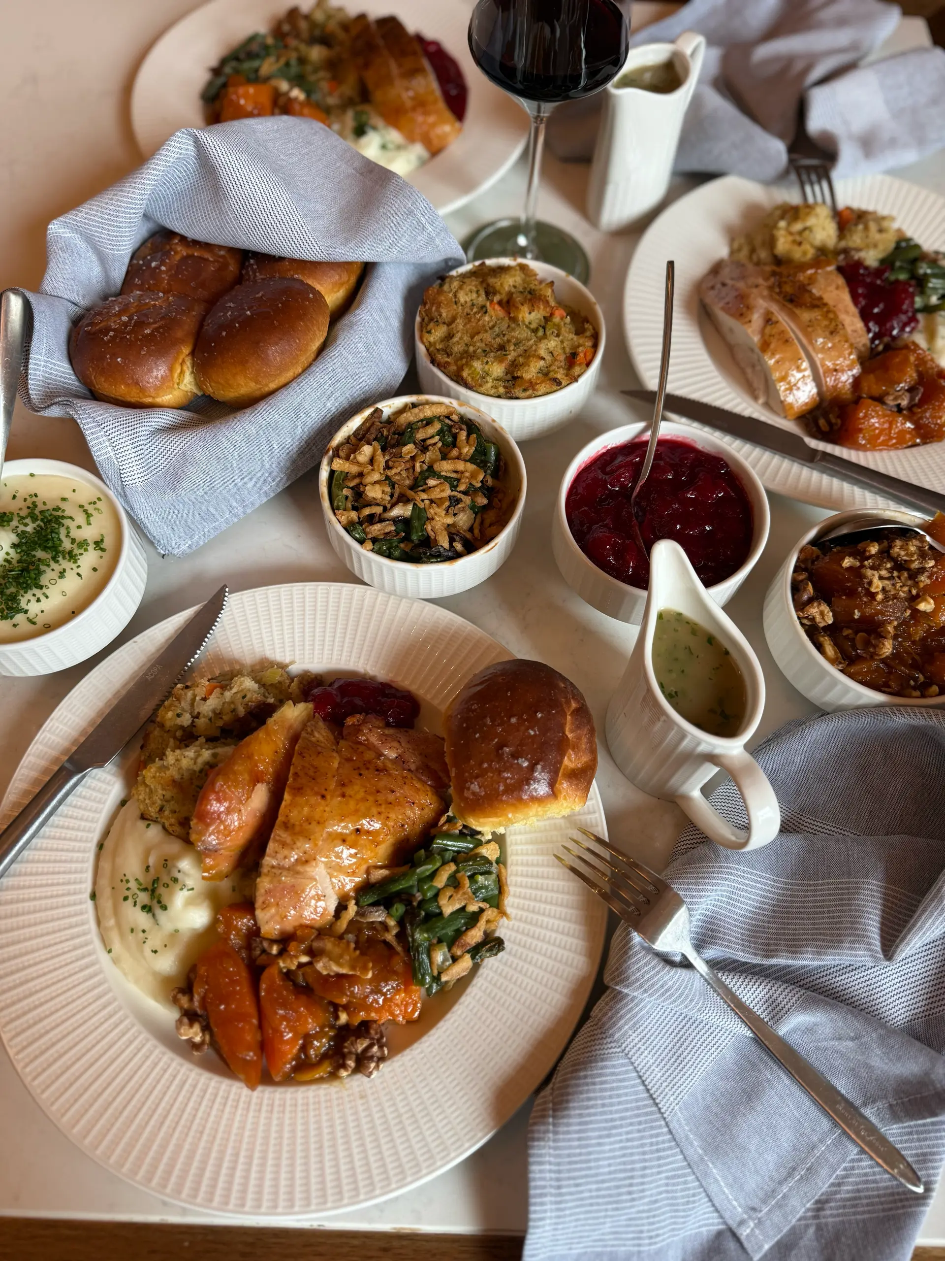  Club Room at Cleveland’s Fidelity Hotel is offering a special Thanksgiving menu 