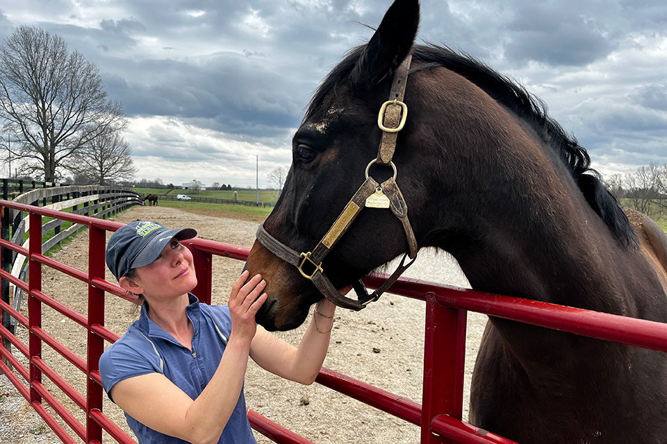 Women looking at horse at Second Stride Farm in Louisville, Kentucky (photo by Tom Adkinson) Women looking at horse at Second Stride Farm in Louisville, Kentucky (photo by Tom Adkinson)
