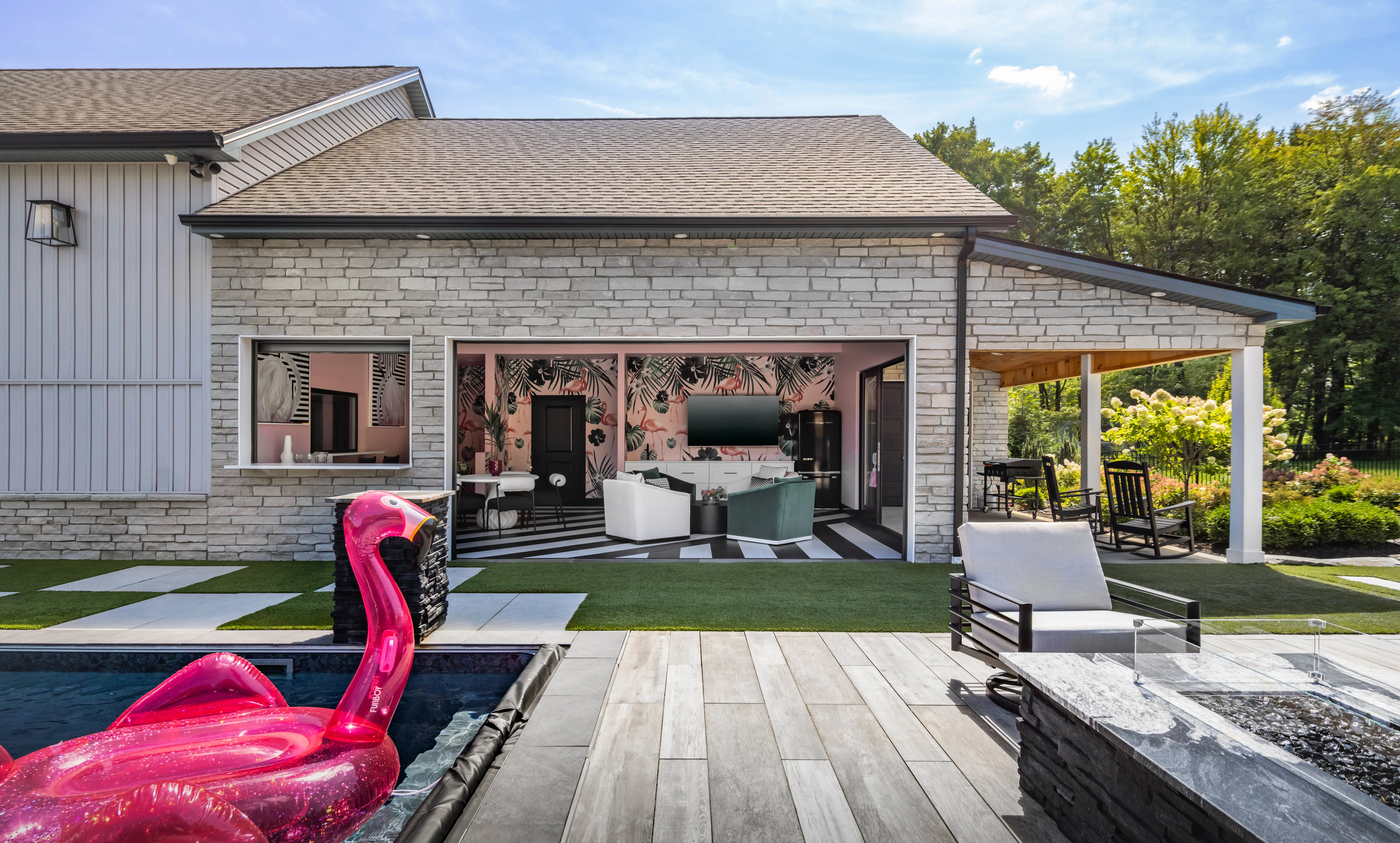 A Tropical Strongsville Pool House Transforms a Suburban Backyard
