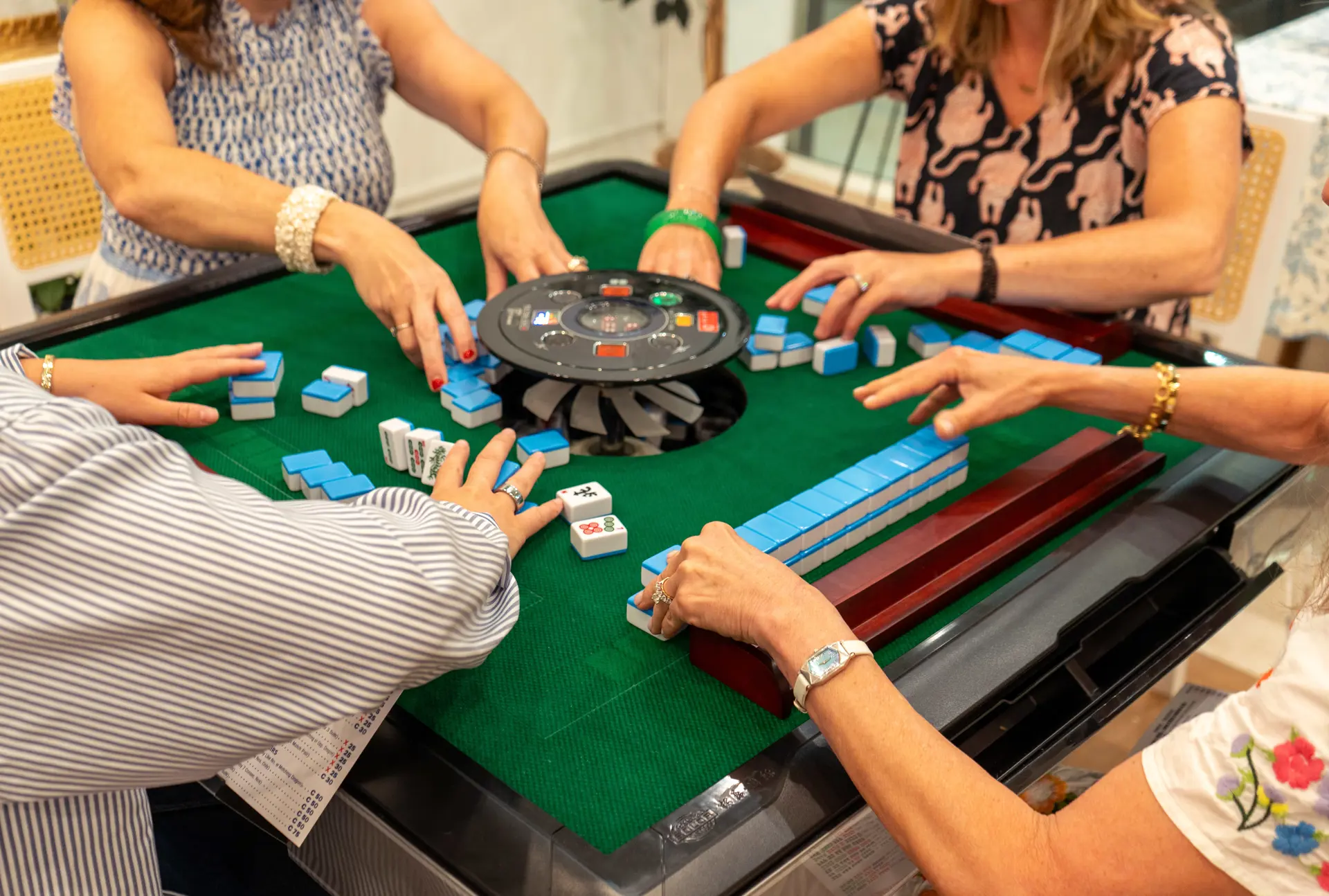 mahjong game table with electronic dial for shuffling tiles