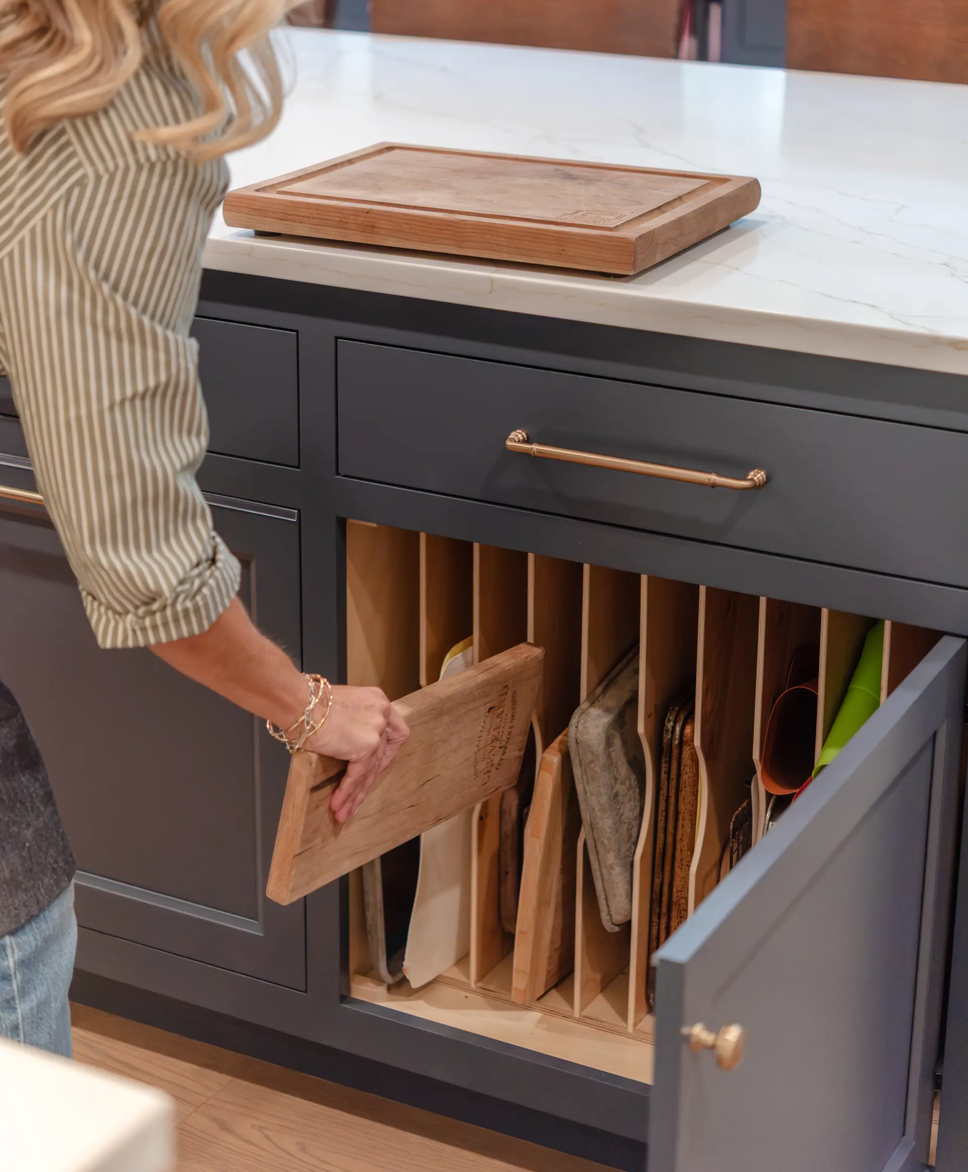 Under-counter cabinetry behind a banquette conceals kitchen equipment, retaining a fresh, clean look for visitors. | PHOTOGRAPHED BY KAITLIN WALSH