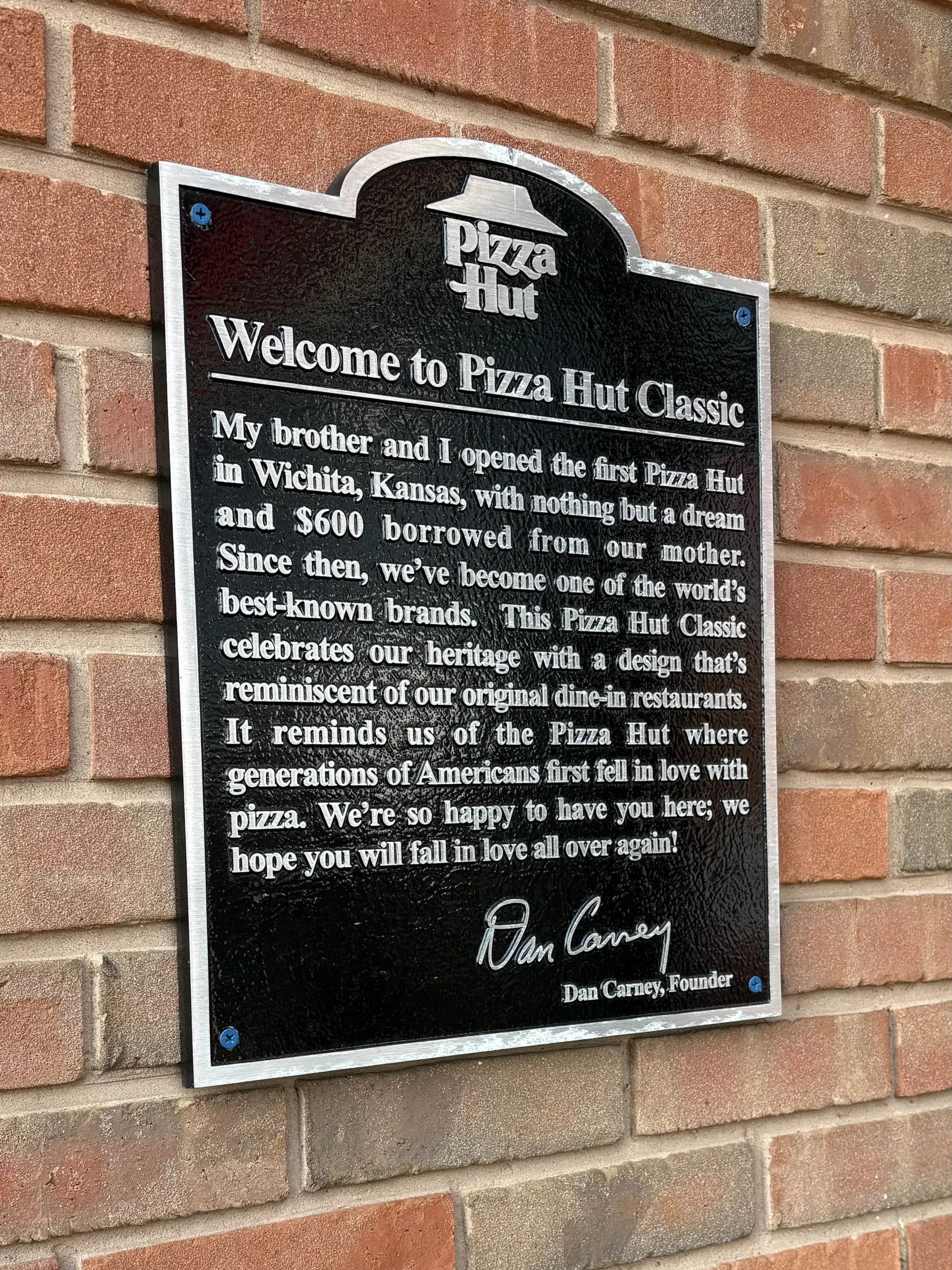 PIZZA HUT CLASSIC WARREN OHIO TIK TOK VIRAL POPULARITY