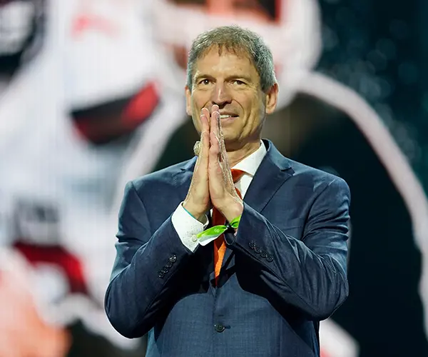 Bernie Kosar Receives Well Wishes from the Cleveland Browns Community: "Love You Bernie!"