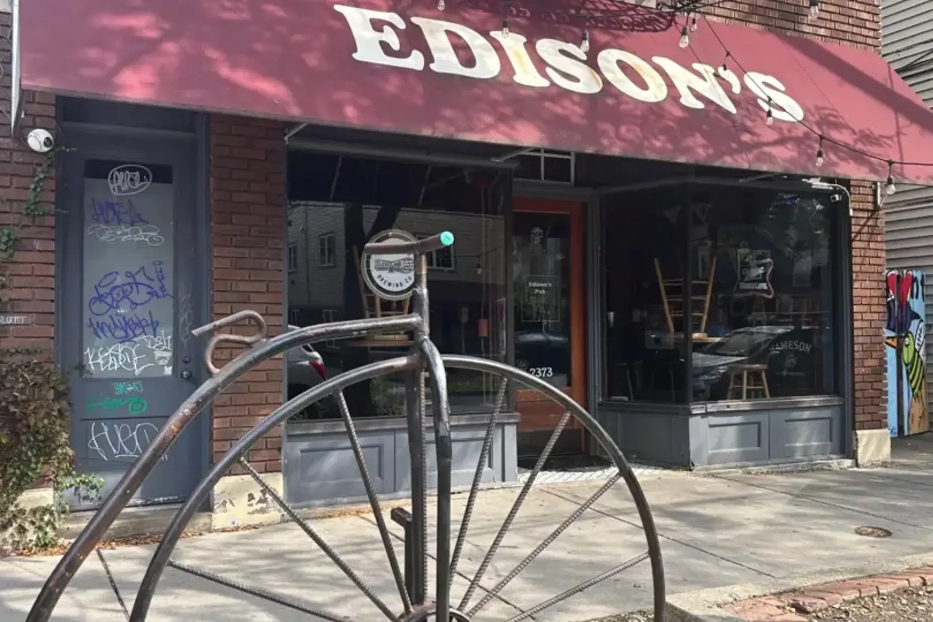 Longtime Edison’s Pub Owner Reclaims Possession of the Tremont Staple From Hangry Brands