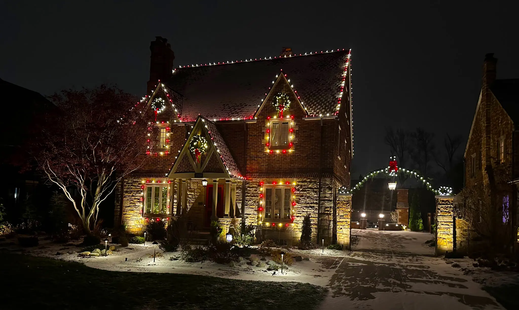 Discover How Cleveland Professionals Create Residential Holiday Light Displays