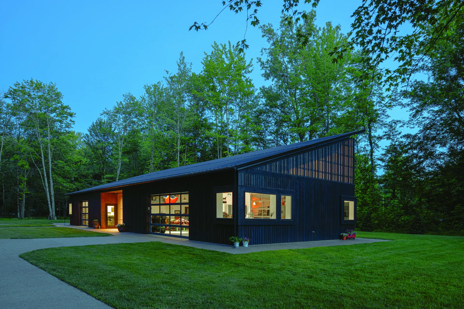 A Modern Valley City Barn Is a Honeybee Haven
