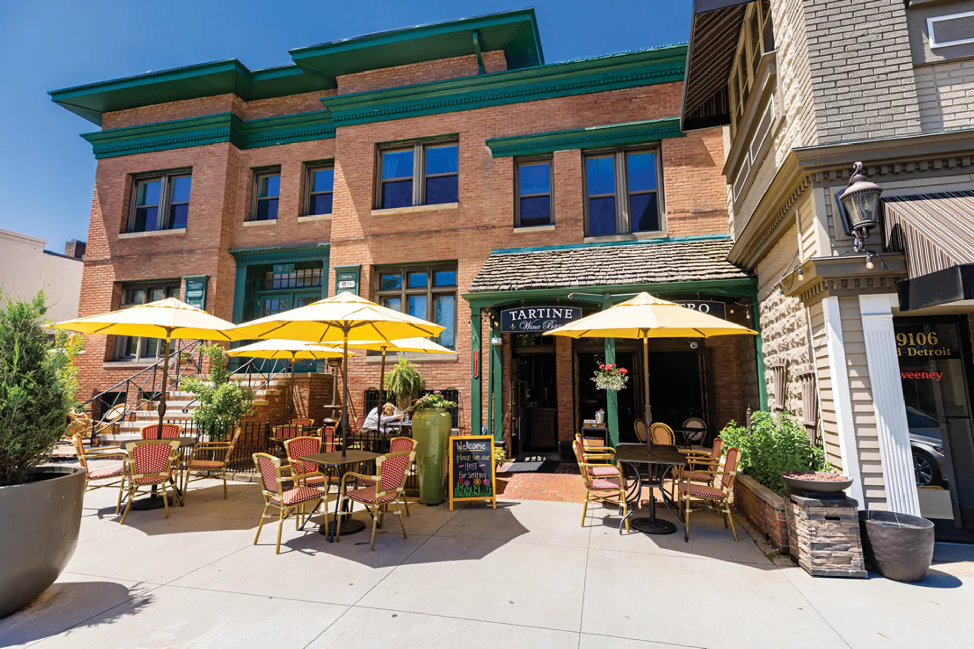 the patio at Tartine in Rocky River, Ohio