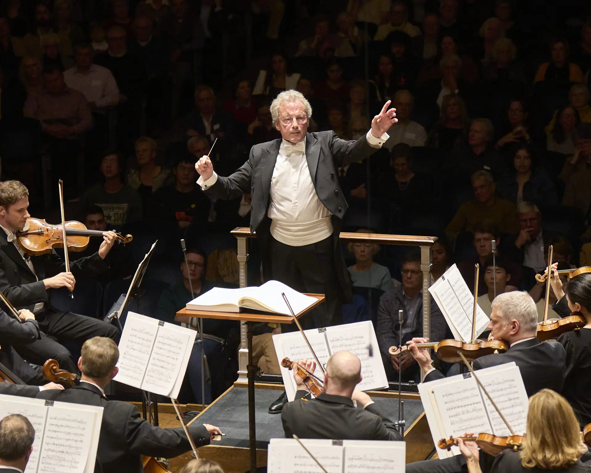 Franz Welser-Most conducting